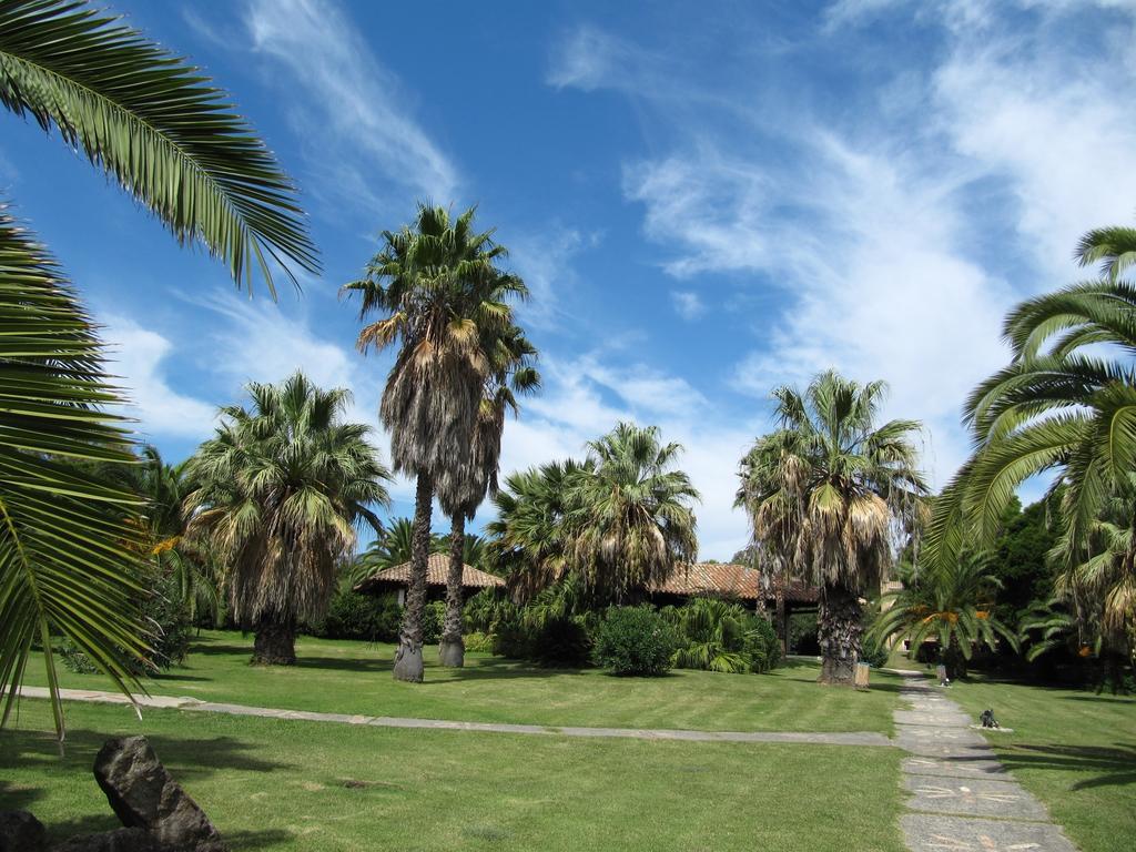 Hotel Costa Dei Fiori Santa Margherita di Pula Exterior foto