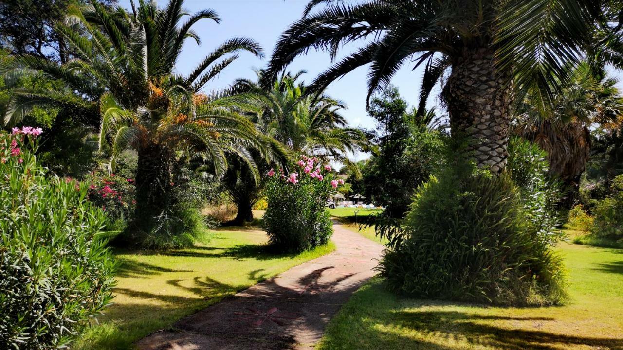 Hotel Costa Dei Fiori Santa Margherita di Pula Exterior foto